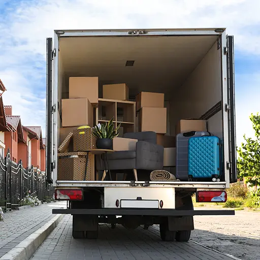 LKW mit eingepackten Umzugskartons